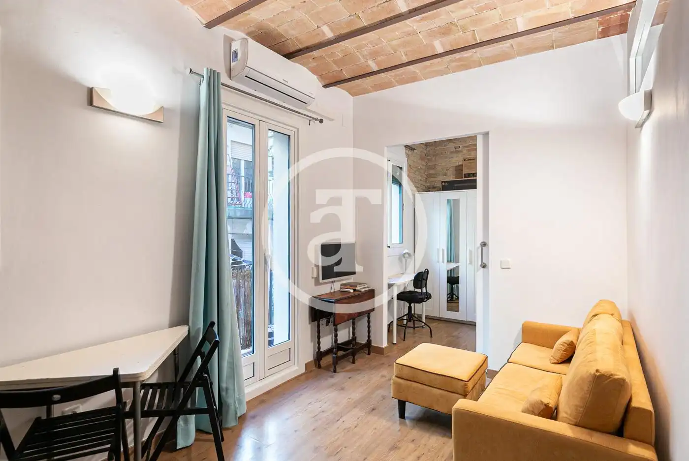 Terraza de Piso de alquiler en  Barcelona Capital con Aire acondicionado, Calefacción y Amueblado