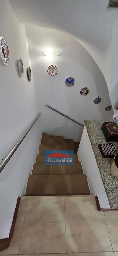 Casa adosada en venta en Cangas  con Calefacción, Terraza y Trastero