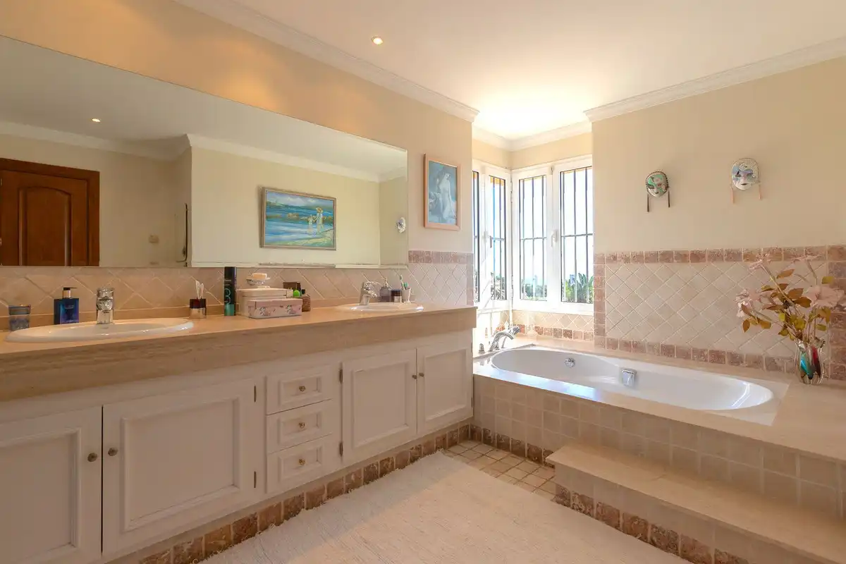 House with pool for sale in Elviria - Cabopino, imagen 10