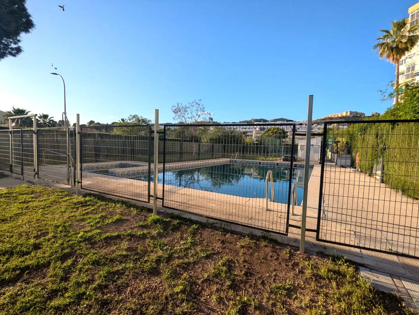 Schwimmbecken von Wohnung zum Verkauf in Rincón de la Victoria mit Klimaanlage, Terrasse und Möbliert
