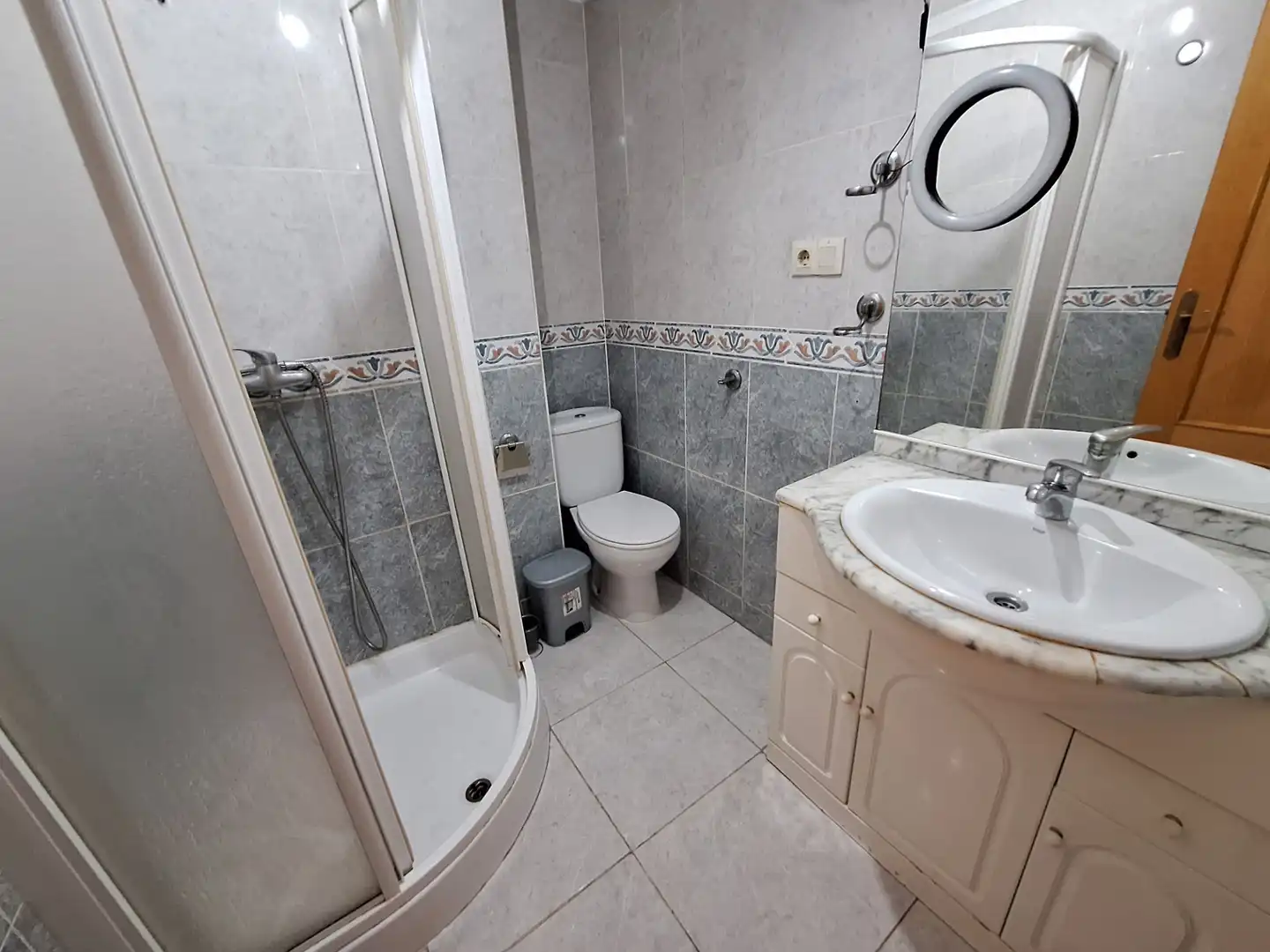 Bathroom of Flat for rent in Elche / Elx  with Balcony