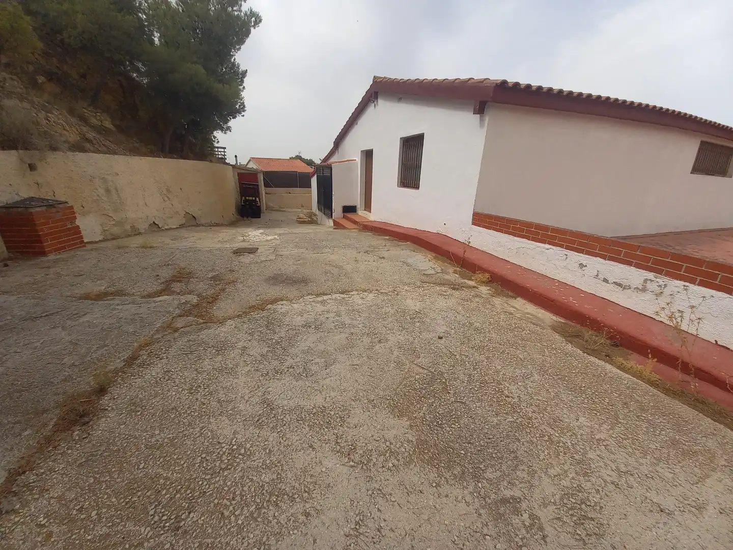 Exterior view of Industrial buildings for rent in Aspe