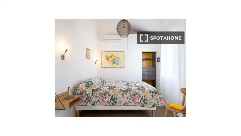 Dormitori de Apartament per a compartir en Sevilla amb Aire condicionat, Terrassa i Moblat
