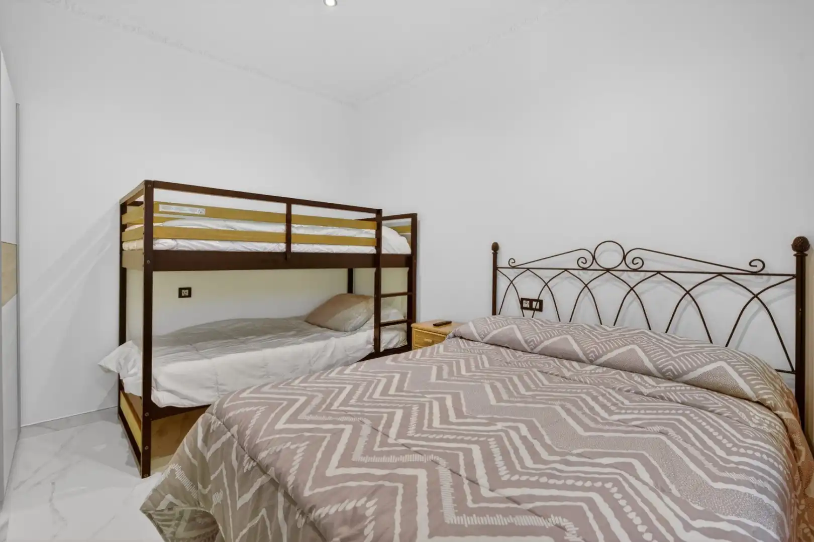 Dormitori de Casa o xalet en venda en Elche / Elx amb Aire condicionat, Calefacció i Jardí privat