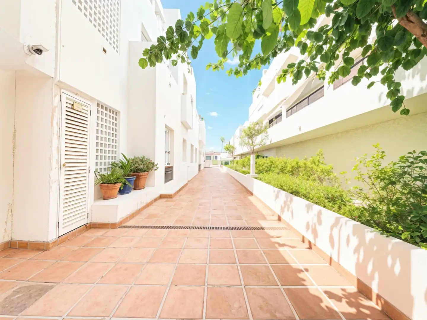 Exterior view of Flat for sale in Estepona  with Air Conditioner, Heating and Terrace