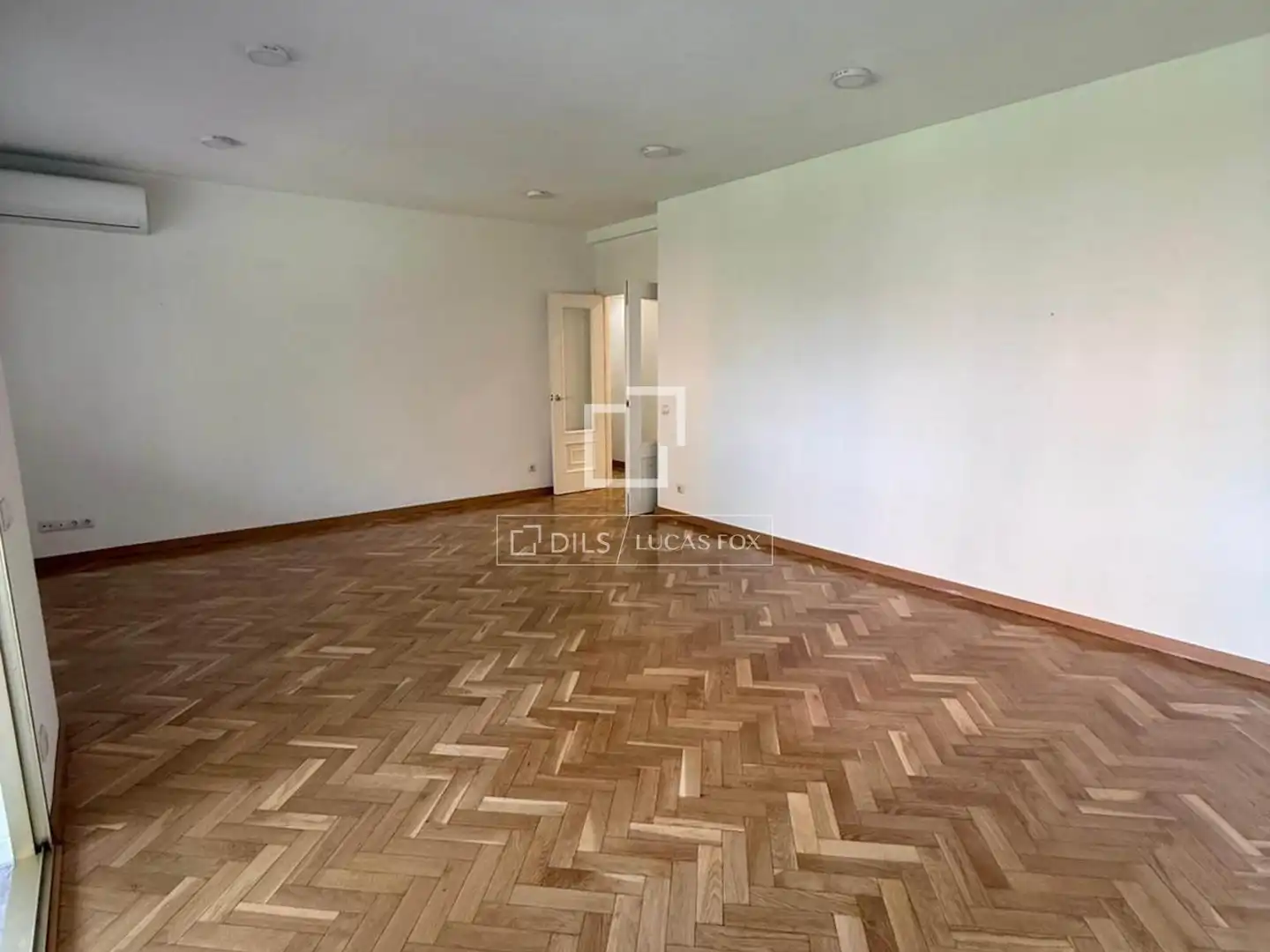 Living room of Flat for rent in Madrid  with Air Conditioner, Heating and Private garden