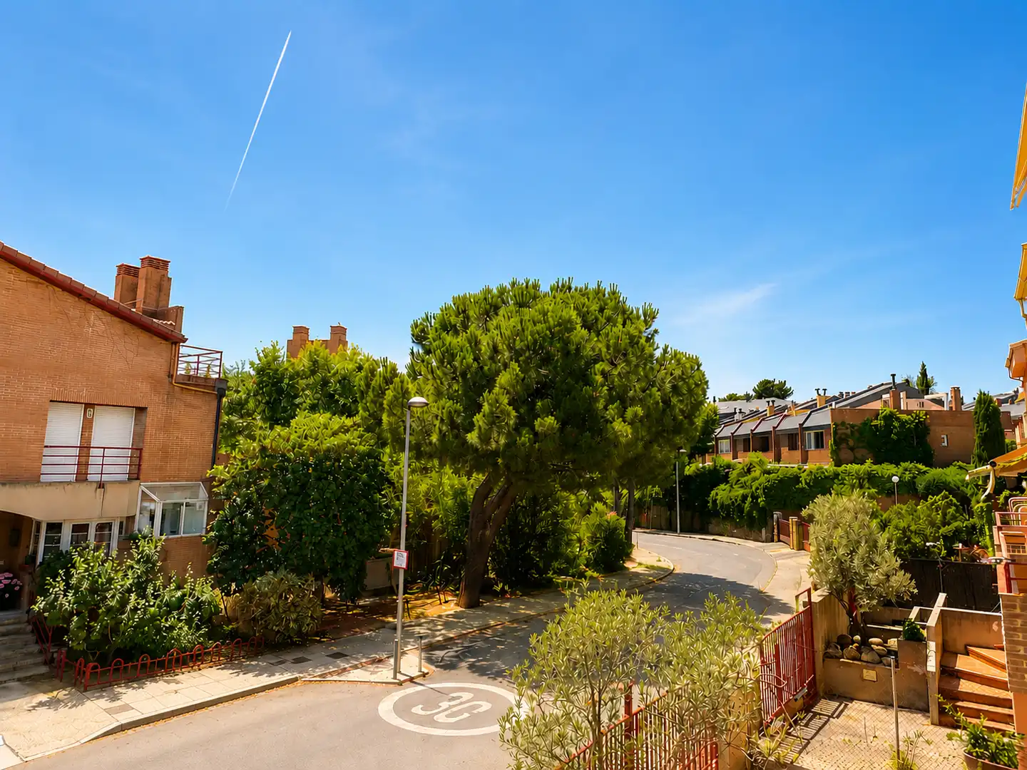 Vista exterior de Casa adosada en venta en Torrelodones con Piscina comunitaria