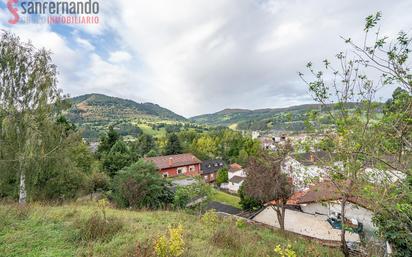 Pis en venda en Los Corrales de Buelna  amb Calefacció, Terrassa i Traster