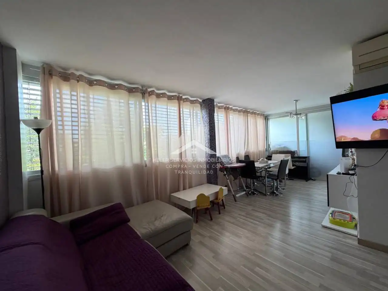 Sala de estar de Piso en venta en Castellón de la Plana / Castelló de la Plana con Balcón y Alarma