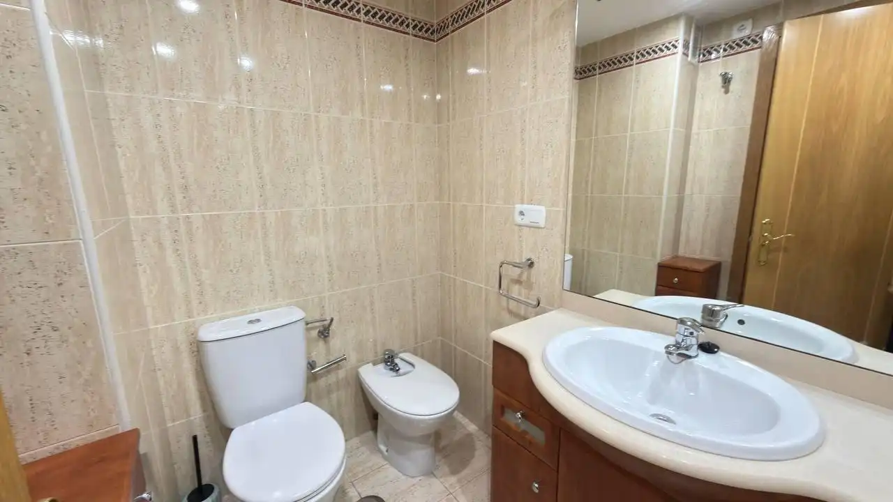 Bathroom of Flat for rent in Alicante / Alacant  with Air Conditioner, Terrace and Furnished