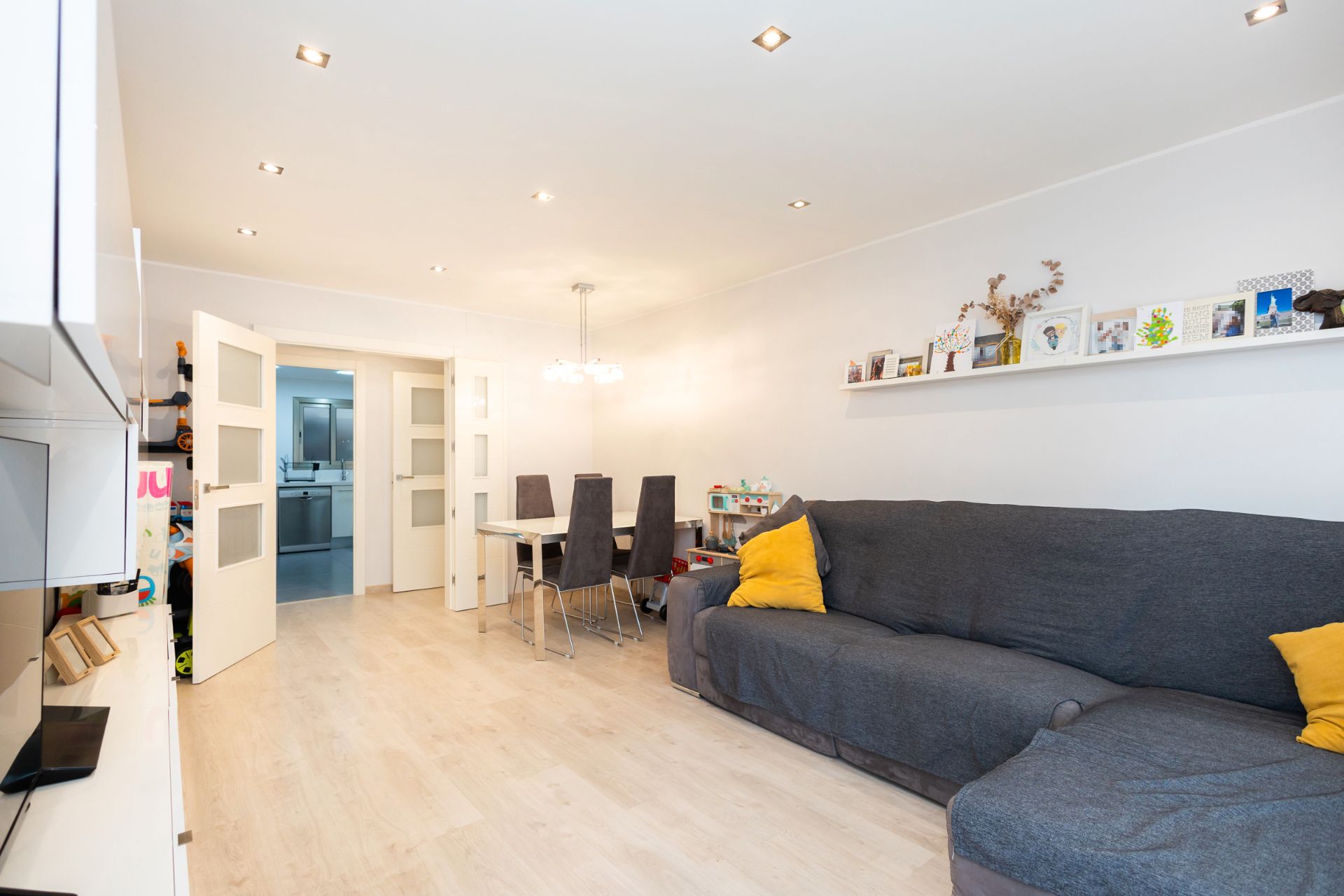 Living room of Flat for sale in Viladecans  with Air Conditioner, Heating and Parquet flooring