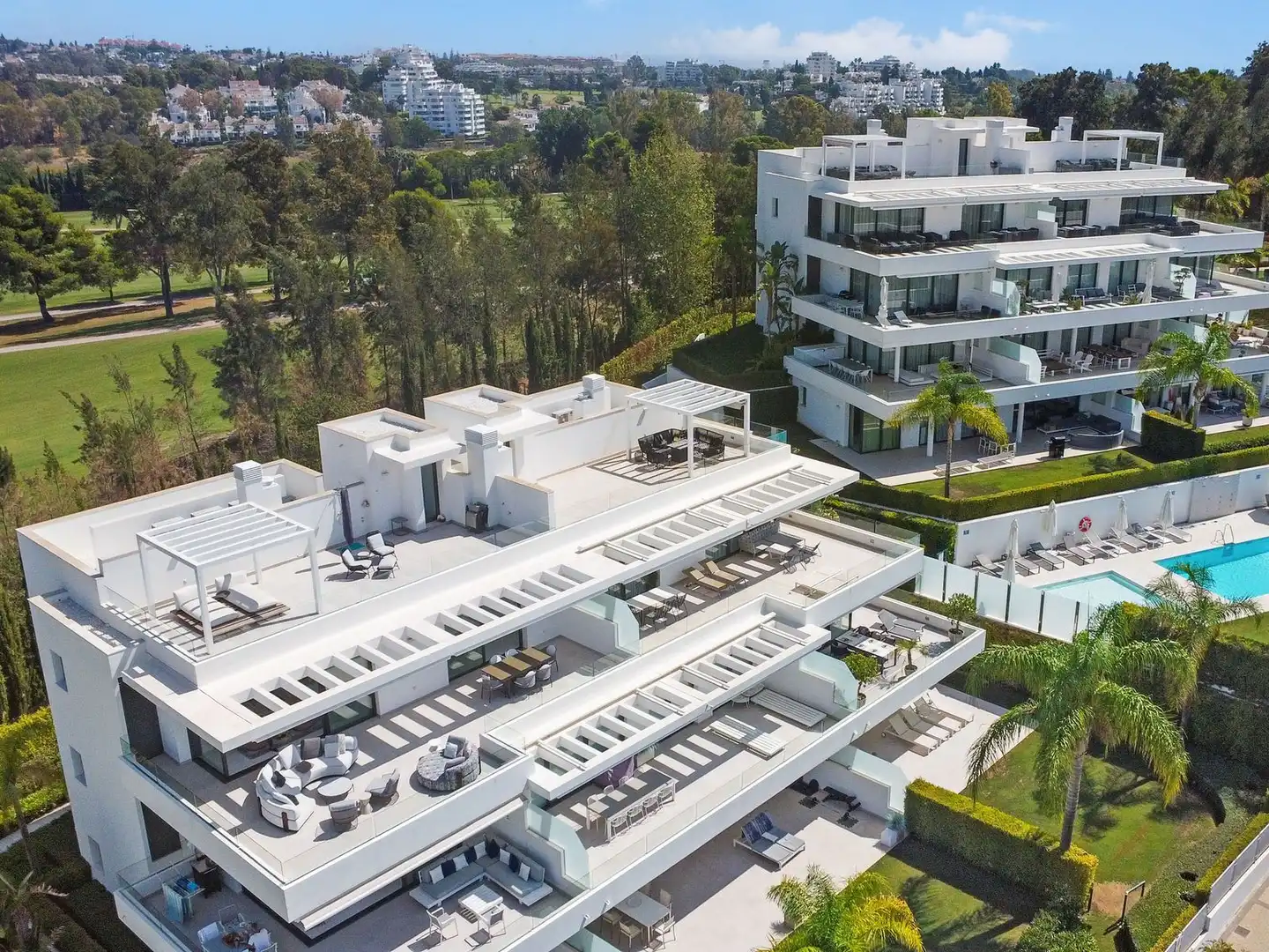 Vista exterior de Apartament en venda en Estepona amb Aire condicionat, Terrassa i Traster