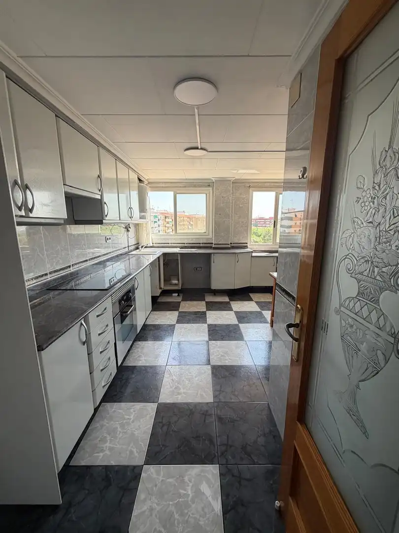 Cocina de Piso en venta en Valencia con Balcón
