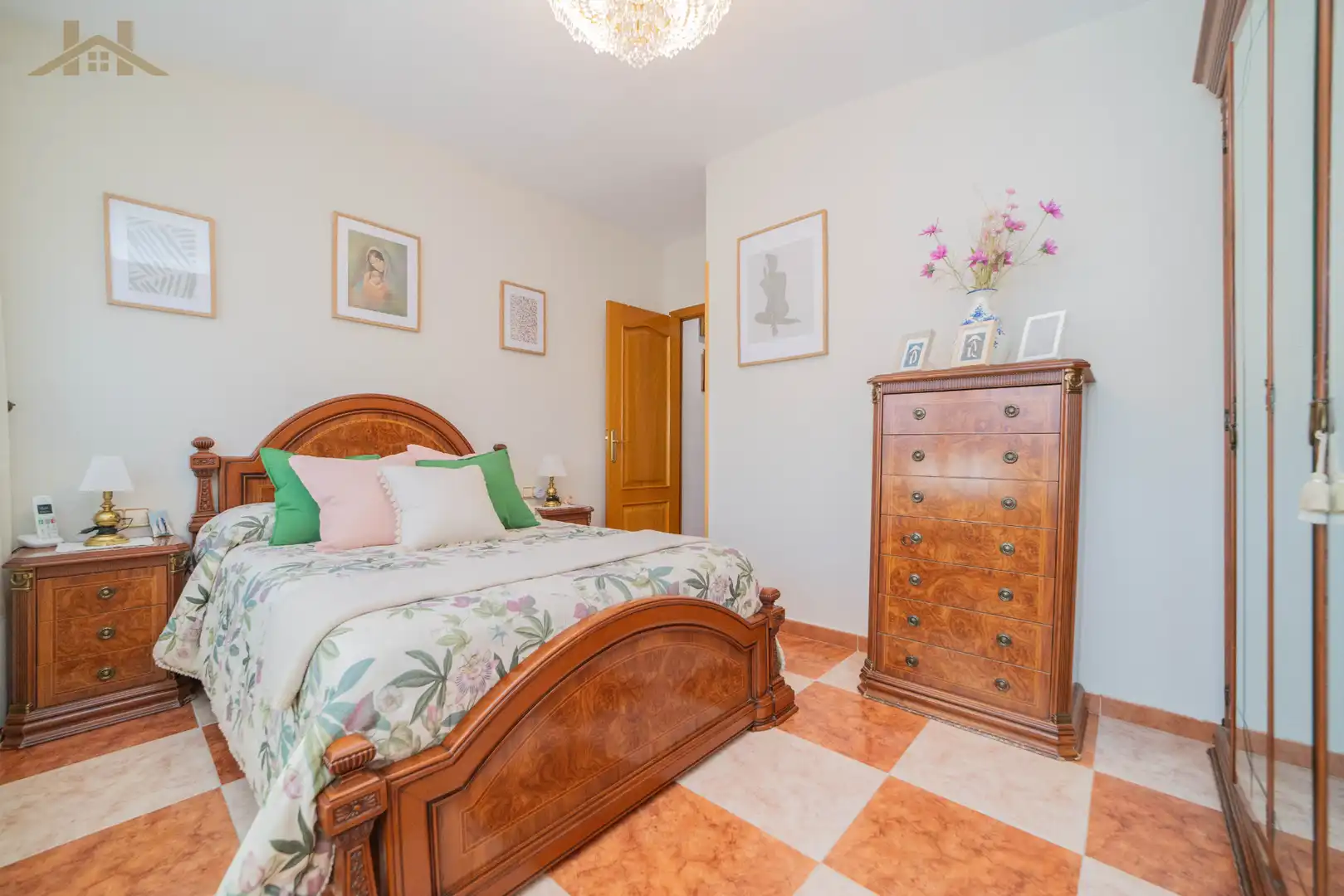 Habitación de Casa adosada en venta en Villaviciosa de Odón con Aire acondicionado, Terraza y Trastero