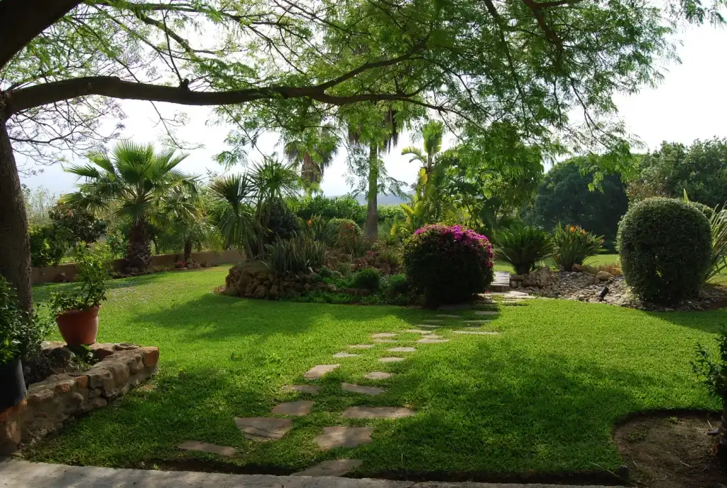 Jardí de Casa o xalet en venda en Alhaurín de la Torre amb Aire condicionat, Jardí privat i Terrassa