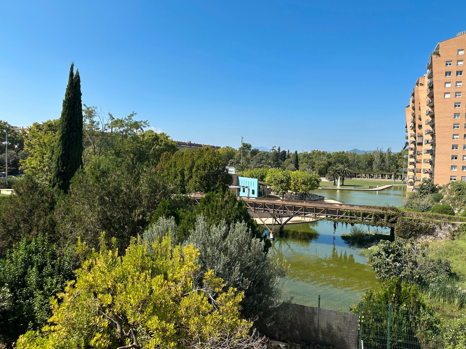 Jardí de Pis de lloguer en Girona Capital amb Aire condicionat, Calefacció i Terrassa