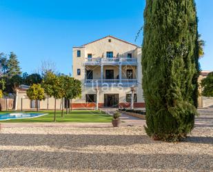 Vista exterior de Edifici en venda en Argentona amb Alarma i Piscina comunitària