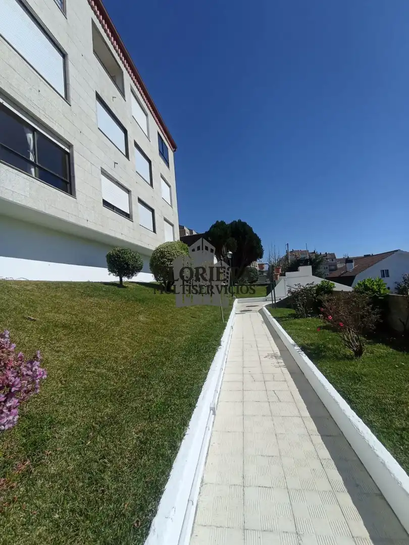 Außenansicht von Wohnung zum Verkauf in Nigrán mit Heizung, Terrasse und Abstellraum