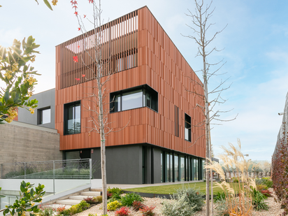 Vista exterior de Casa o xalet en venda en  Madrid Capital amb Aire condicionat, Calefacció i Jardí privat