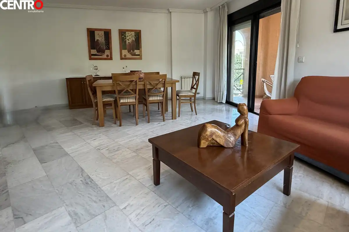 Comedor de Piso en venta en Granada con Aire acondicionado, Calefacción y Jardín privado