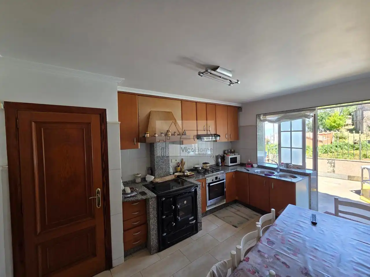 Cocina de Casa o chalet en venta en Vigo  con Calefacción y Jardín privado