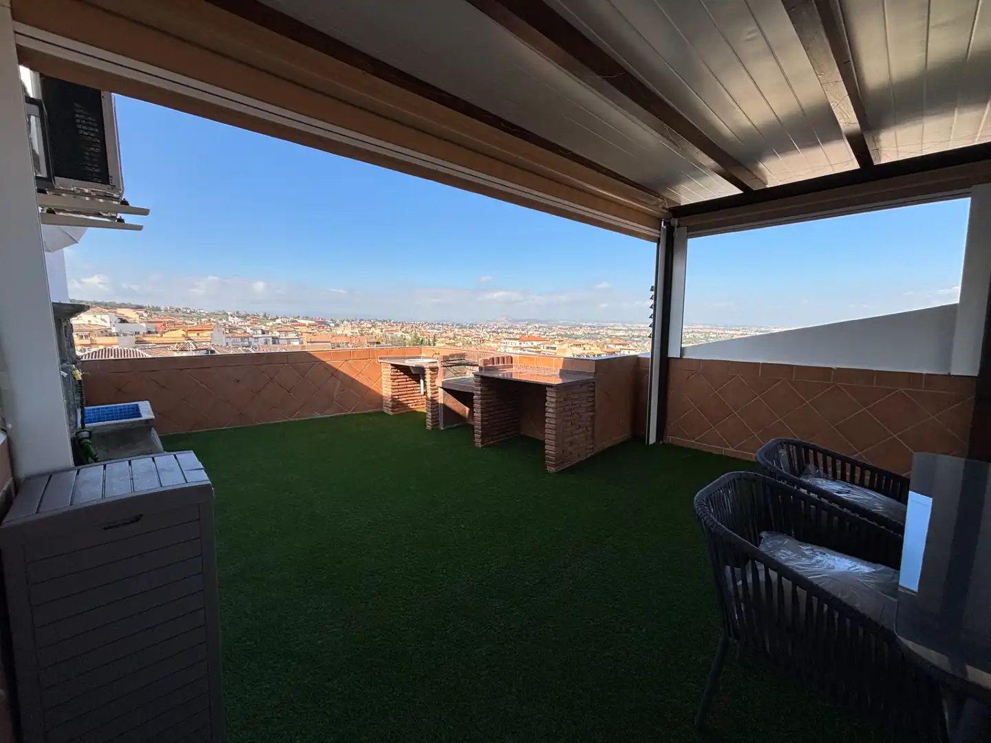 Terraza de Ático de alquiler en La Zubia con Aire acondicionado, Calefacción y Jardín privado