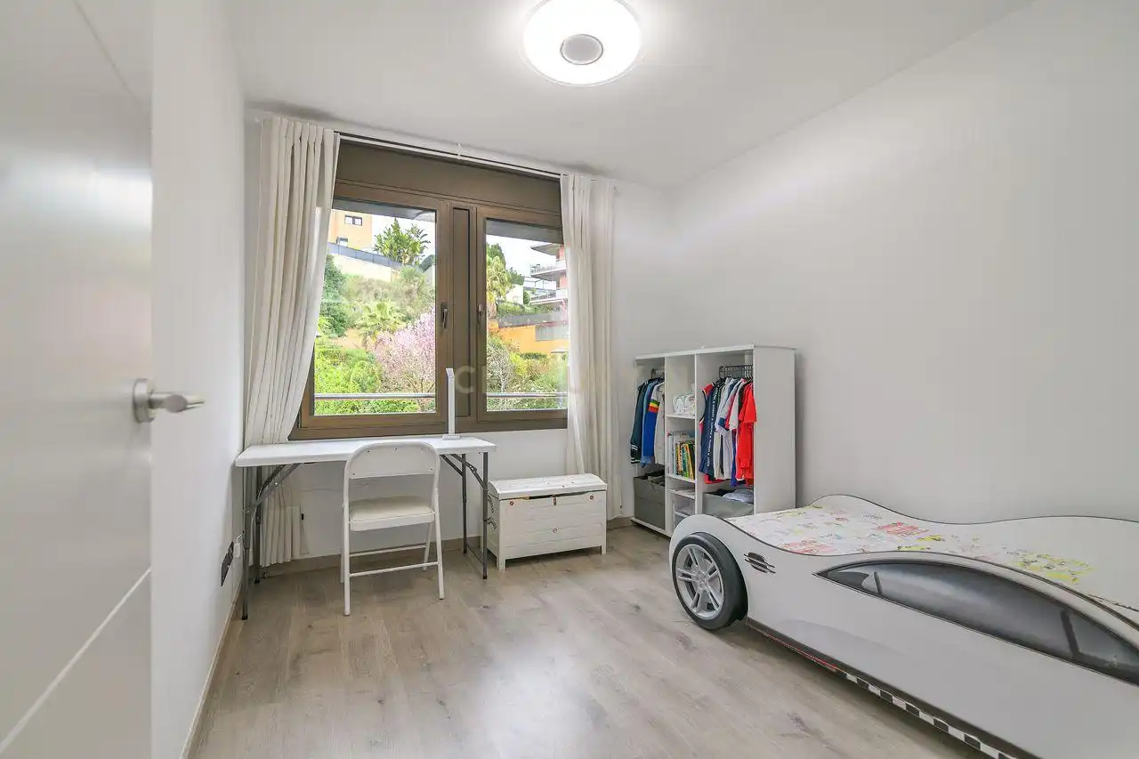 Habitación de Apartamento en venta en Molins de Rei con Aire acondicionado, Trastero y Balcón