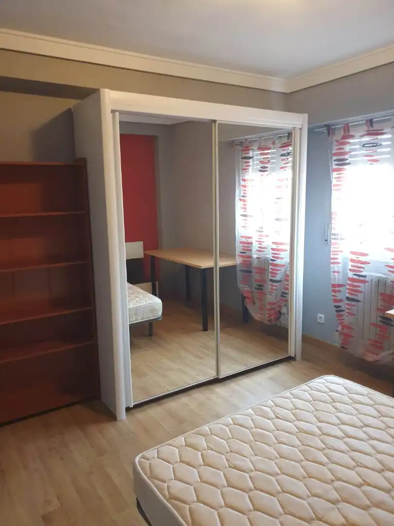 Bedroom of Flat for rent in Zaragoza  with Heating, Parquet flooring and Furnished