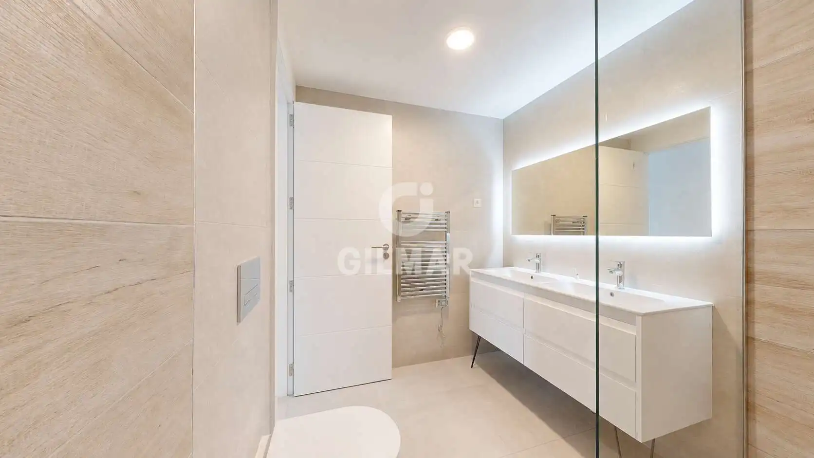 Baño de Piso en venta en Torremolinos con Calefacción, Jardín privado y Trastero