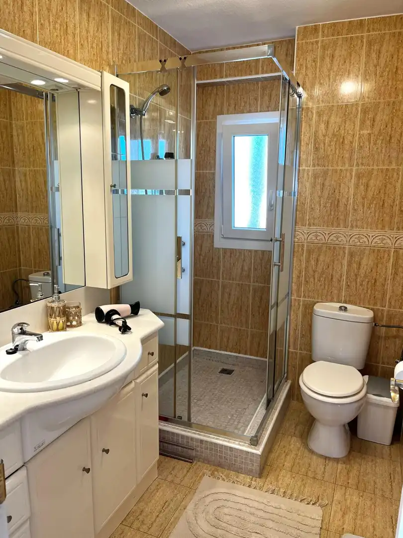 Bathroom of Apartments for rent in Torrevieja  with Air Conditioner, Private garden and Terrace