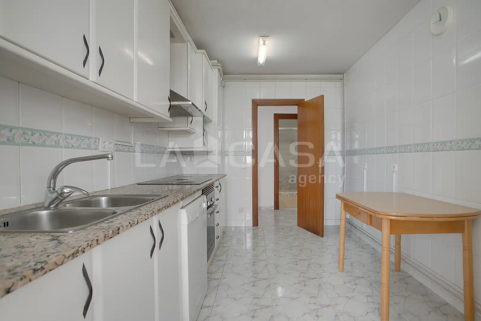 Cocina de Piso en venta en L'Hospitalet de Llobregat con Calefacción y Balcón