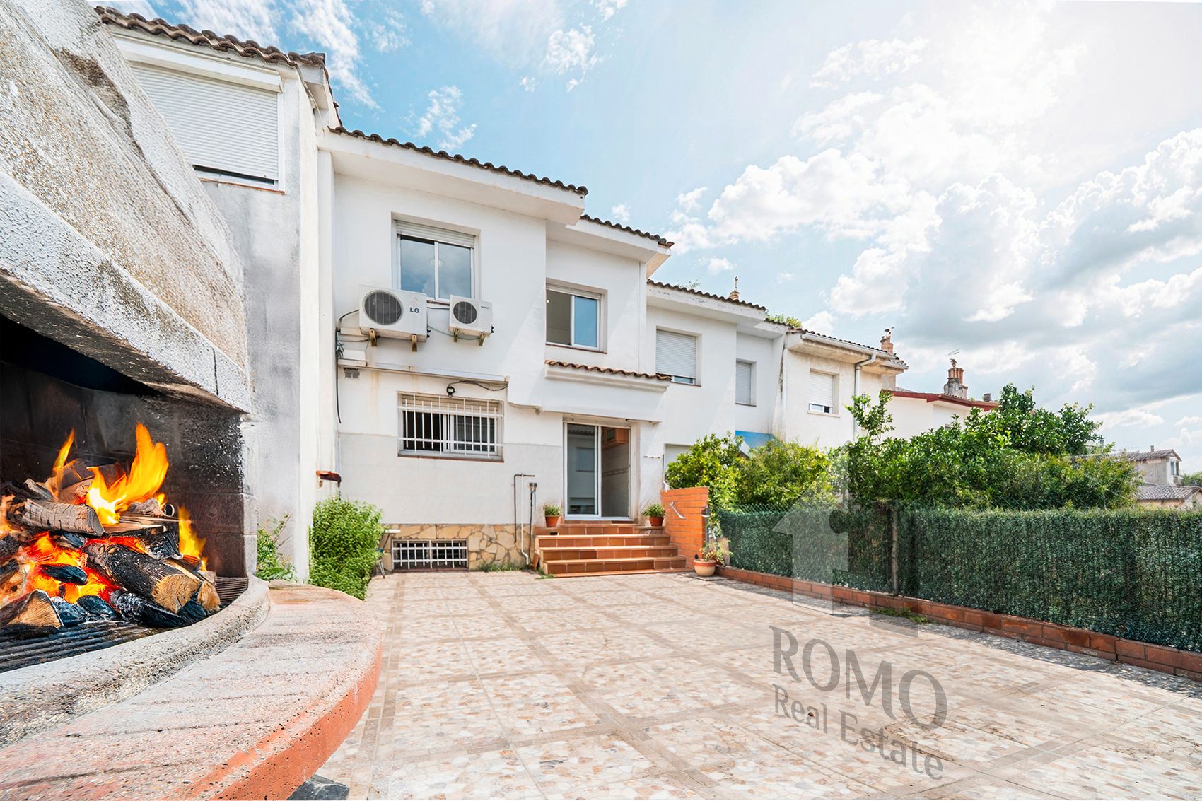 Exterior view of Single-family semi-detached for sale in Santa Perpètua de Mogoda  with Balcony