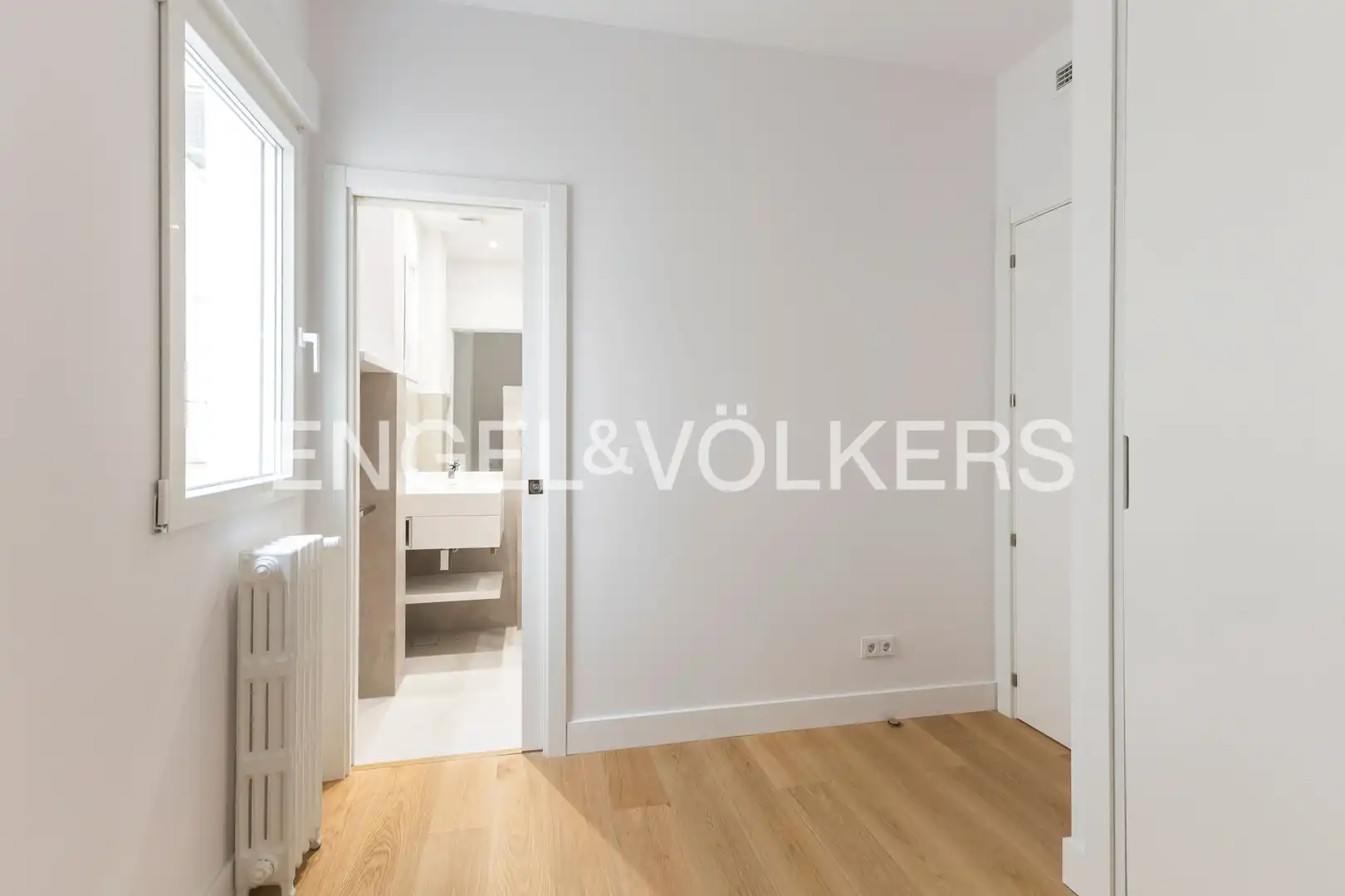 Schlafzimmer von Wohnung zum Verkauf in Madrid mit Klimaanlage und Heizung