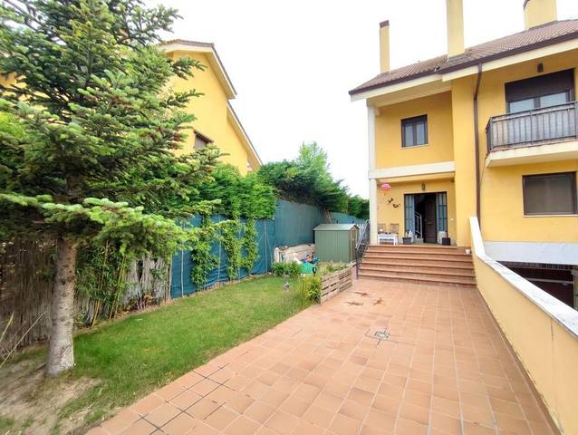 Casa adosada en Venta en Calle LA TRAVIATA en El Berrocal