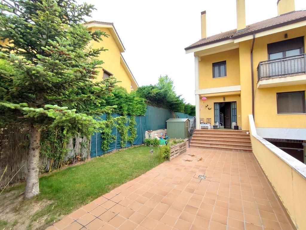 Casa adosada en venda a Calle LA TRAVIATA, El Berrocal