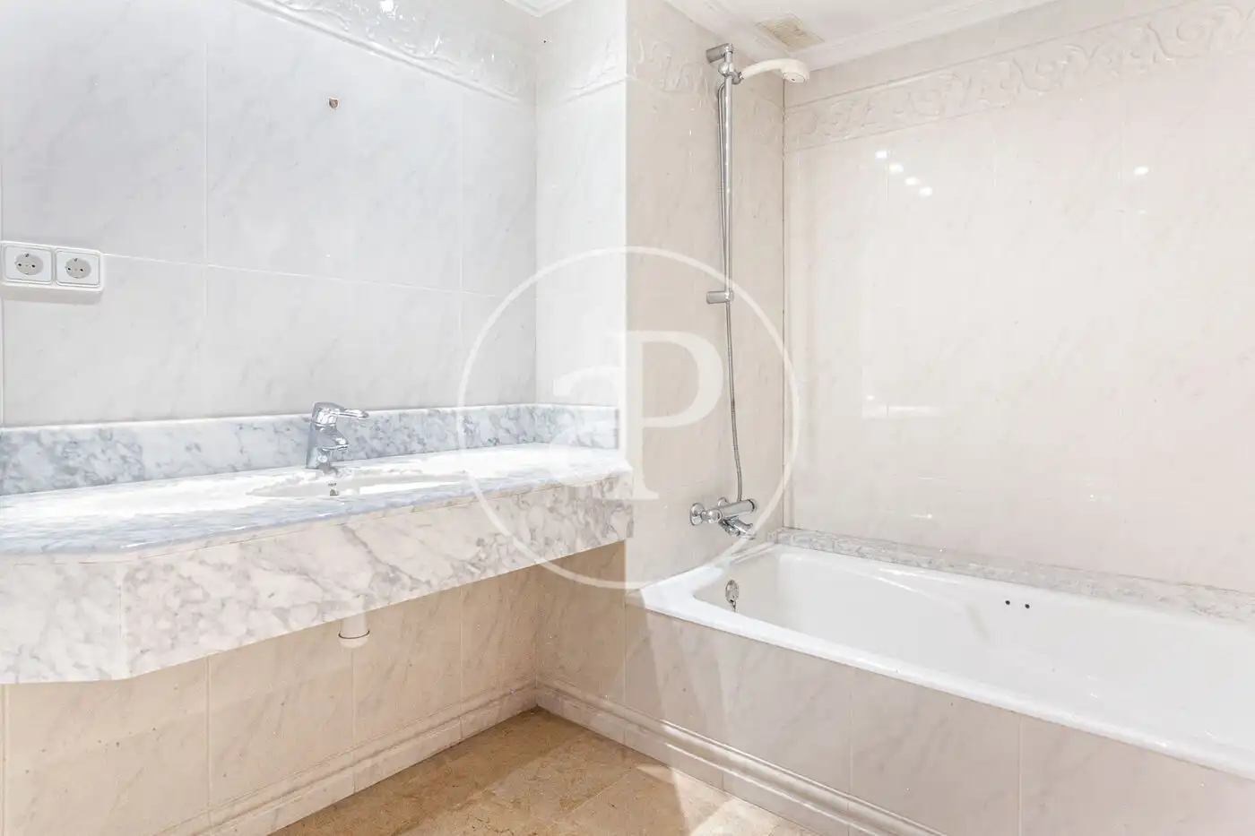 Bathroom of Flat for sale in Alicante / Alacant  with Air Conditioner, Heating and Storage room