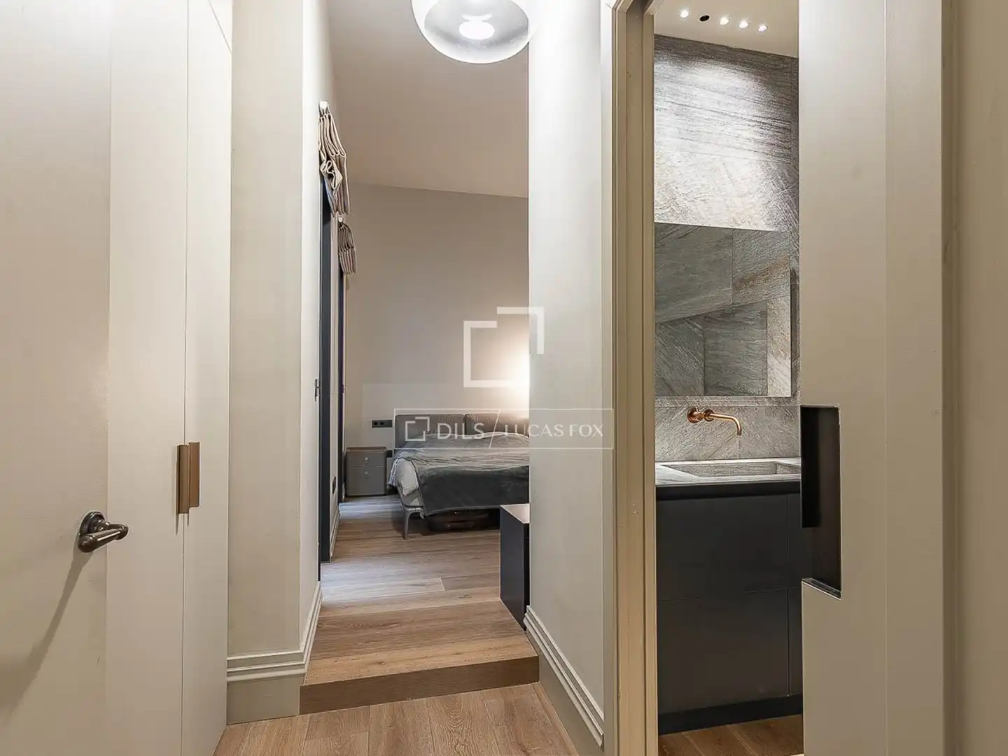 Wohnung zum Verkauf in Barcelona mit Klimaanlage, Heizung und Möbliert