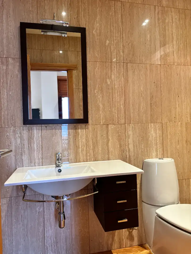 Baño de Estudio de alquiler en Vigo  con Calefacción, Amueblado y Horno