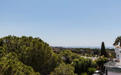 Vista exterior de Casa adosada en venda en Marbella amb Aire condicionat, Calefacció i Terrassa