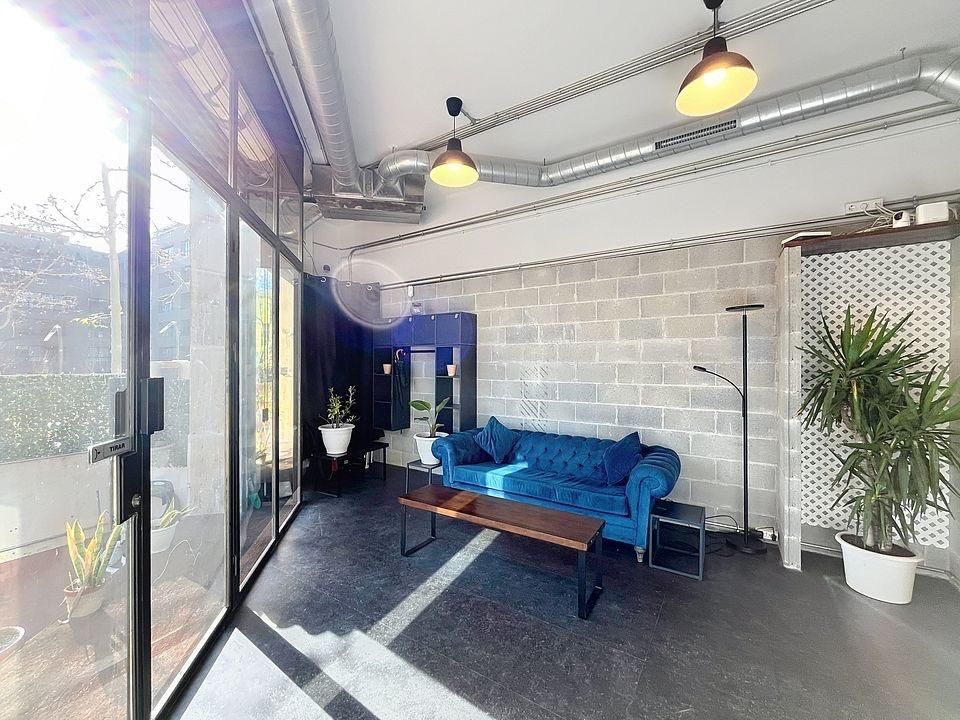 Local en venda en  Barcelona Capital amb Terrassa i Moblat