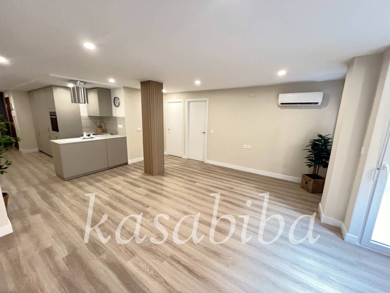 Flat for sale in  Valencia Capital  with Air Conditioner, Heating and Parquet flooring