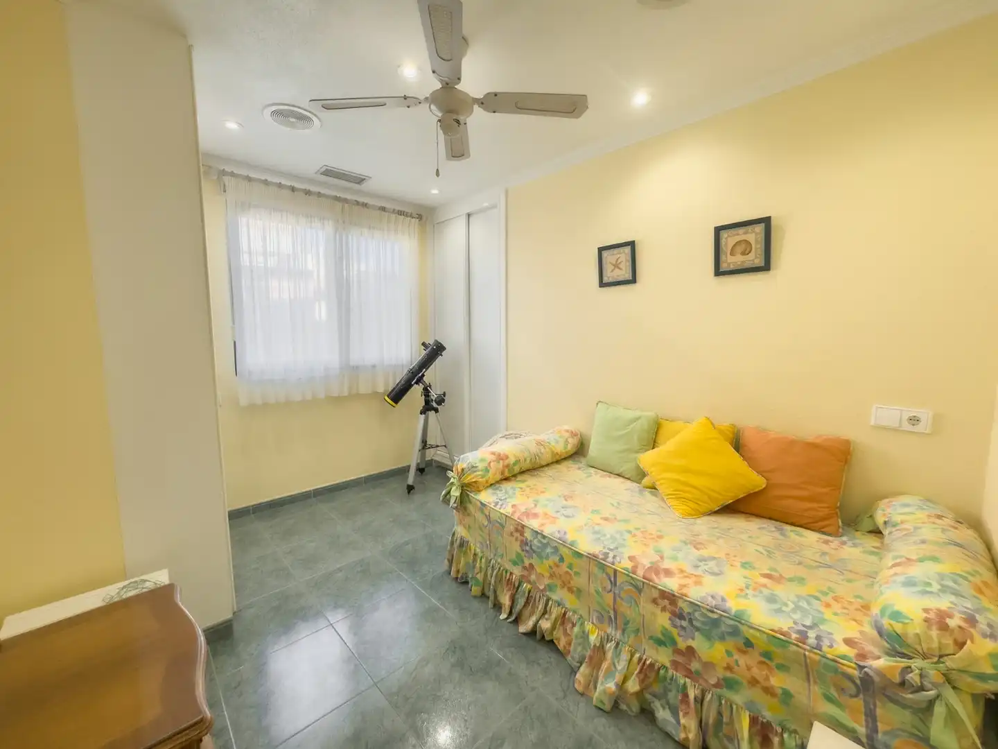 Dormitori de Apartament de lloguer en Santa Pola amb Terrassa, Moblat i Forn