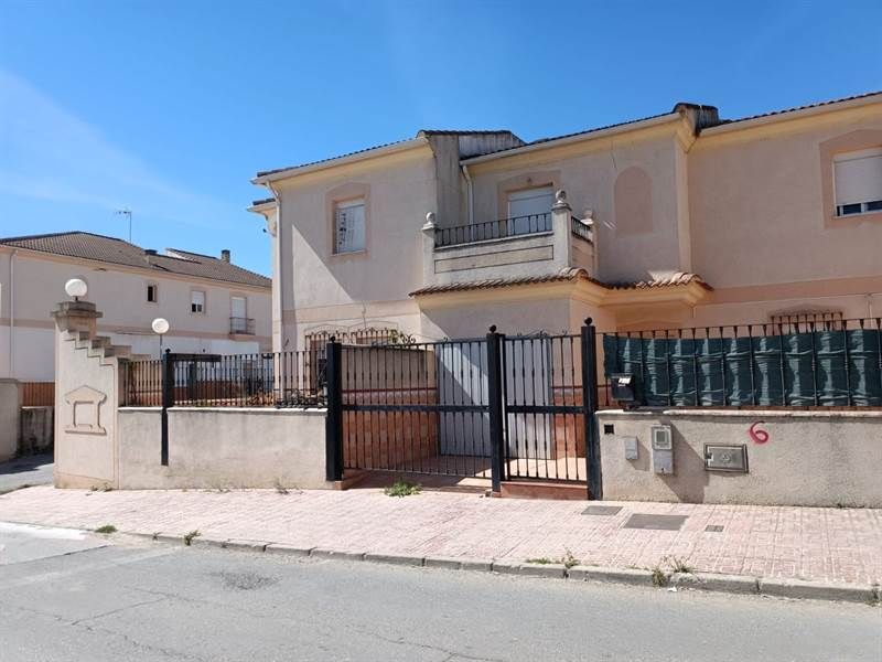 Single-family semi-detached for sale in Bujalance