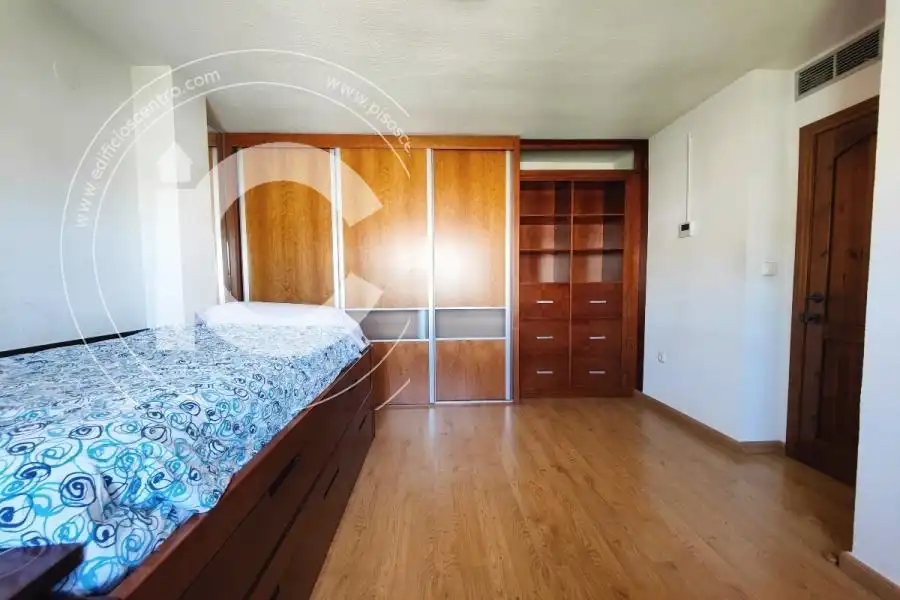 Habitación de Casa o chalet de alquiler en Huétor Vega con Aire acondicionado y Jardín privado