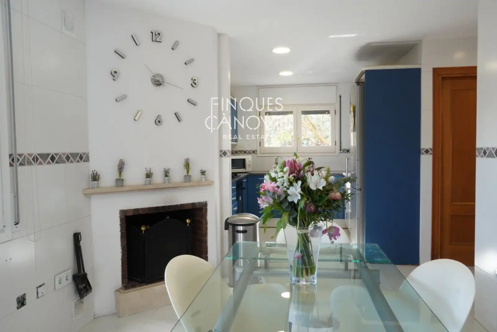Comedor de Casa adosada en venta en Girona con Aire acondicionado, Calefacción y Jardín privado