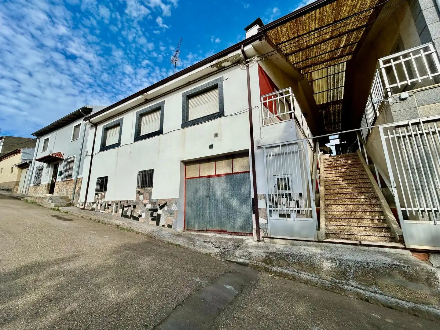 Exterior view of Country homes for sale in Cebrones del Río
