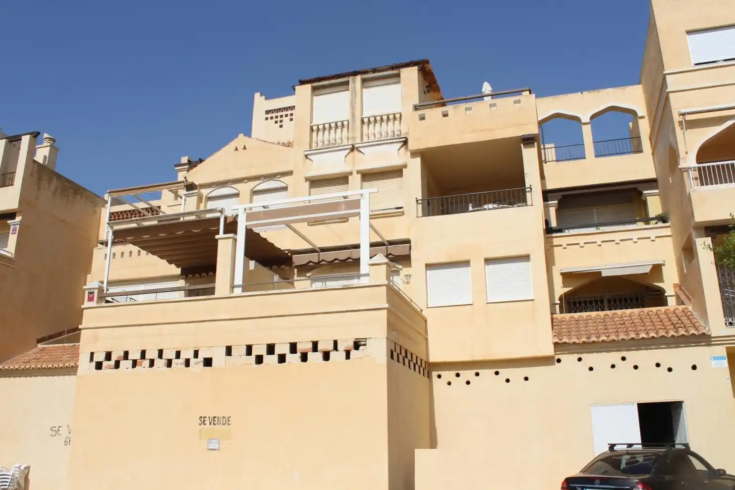 Vista exterior de Apartament en venda en Roquetas de Mar amb Aire condicionat, Terrassa i Piscina