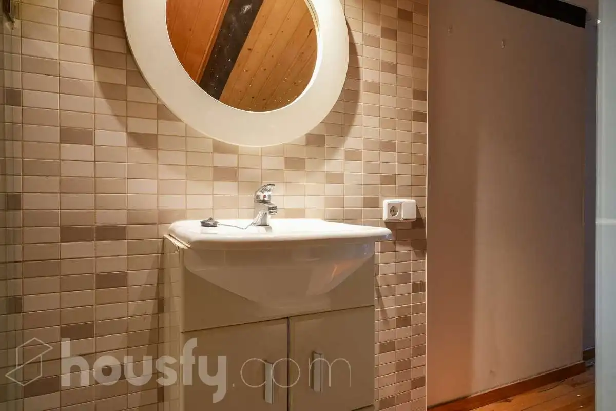Badezimmer von Dachboden zum Verkauf in Madrid
