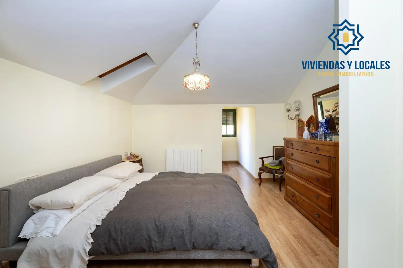 Habitación de Casa adosada en venta en Granada con Aire acondicionado, Calefacción y Jardín privado