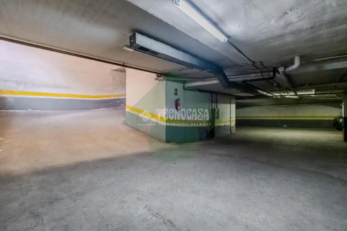 Parking of Flat for sale in Madrid  with Air Conditioner and Balcony